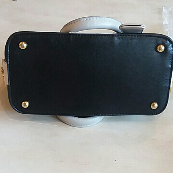 Adrienne Vittadini Bag - Picture 3 of 3